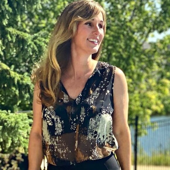 Cabi 4185 Incandescent Top Fall 2021 Medium EUC NWT - Picture 8 of 9